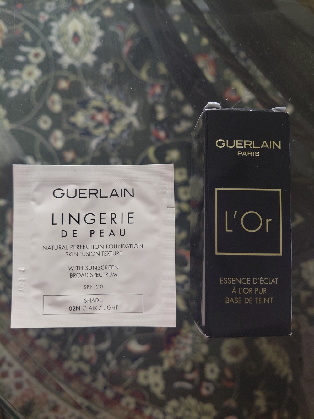 GUERLAIN Black and White L'Or Essence Box with Lingerie de Peau Sample